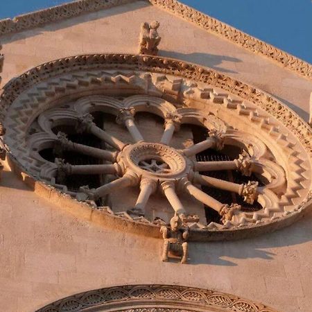 ジョヴィナッツォPalazzo Morola XIV Centuryアパートメント エクステリア 写真