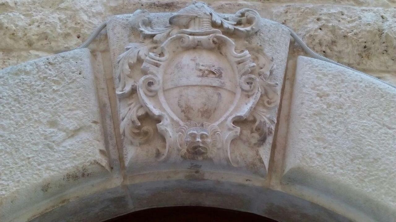 ジョヴィナッツォPalazzo Morola XIV Centuryアパートメント エクステリア 写真