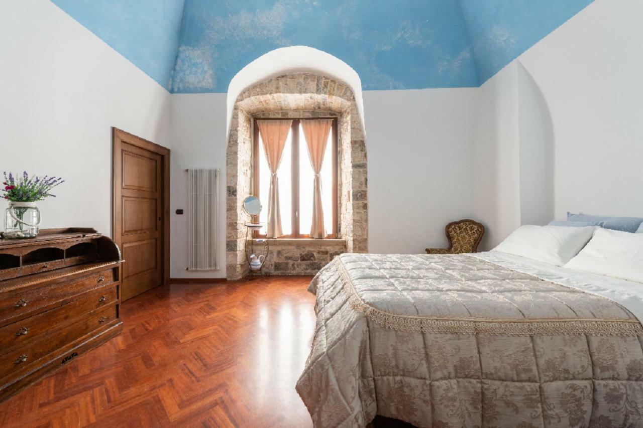 ジョヴィナッツォPalazzo Morola XIV Centuryアパートメント エクステリア 写真
