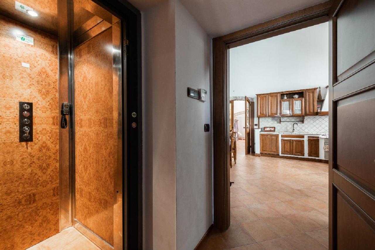 ジョヴィナッツォPalazzo Morola XIV Centuryアパートメント エクステリア 写真